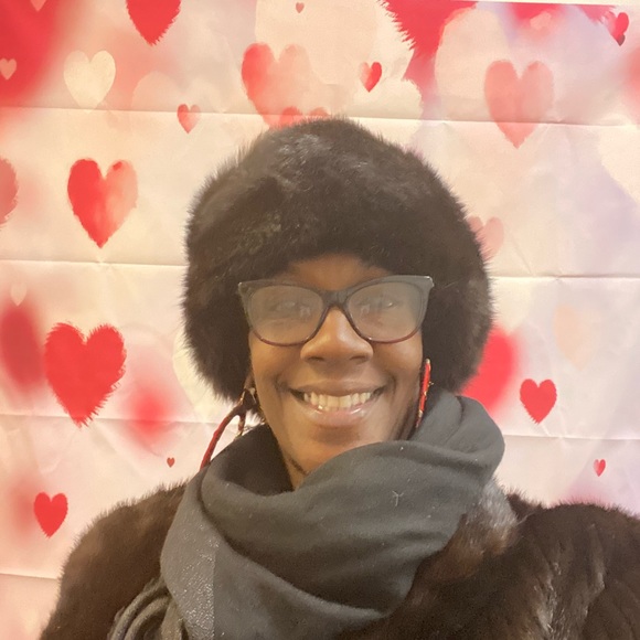 Meet your Posher, Shaki - Picture 1 of 2